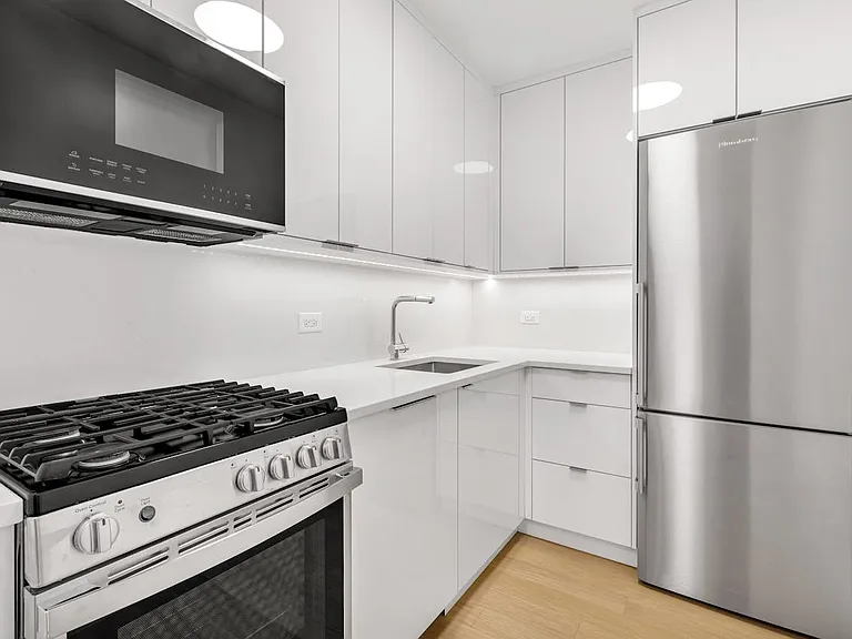 124 W 60th St #35A — Photo 8