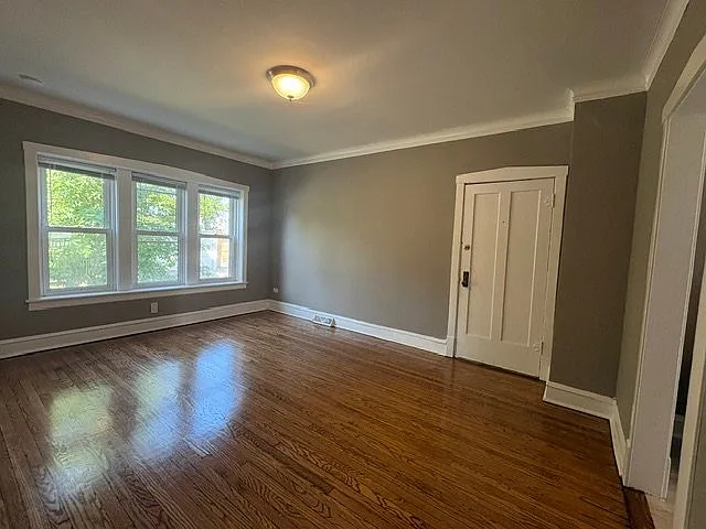 Modern 2 Bed/1 Bath Unit in Chicago - Available 09/01 - $1600/mo — Photo 2