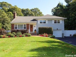 12 Evans Ct, Huntington Station, NY