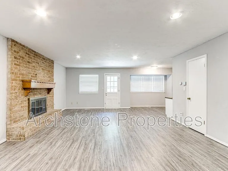 2524 Boxwood Ave — Photo 5