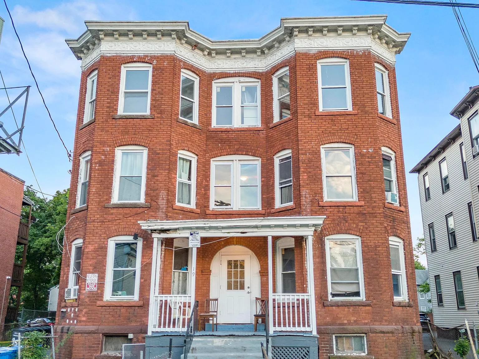 2 bed, 1.0 bath, 5553 sqft, $1,300 — Photo 4
