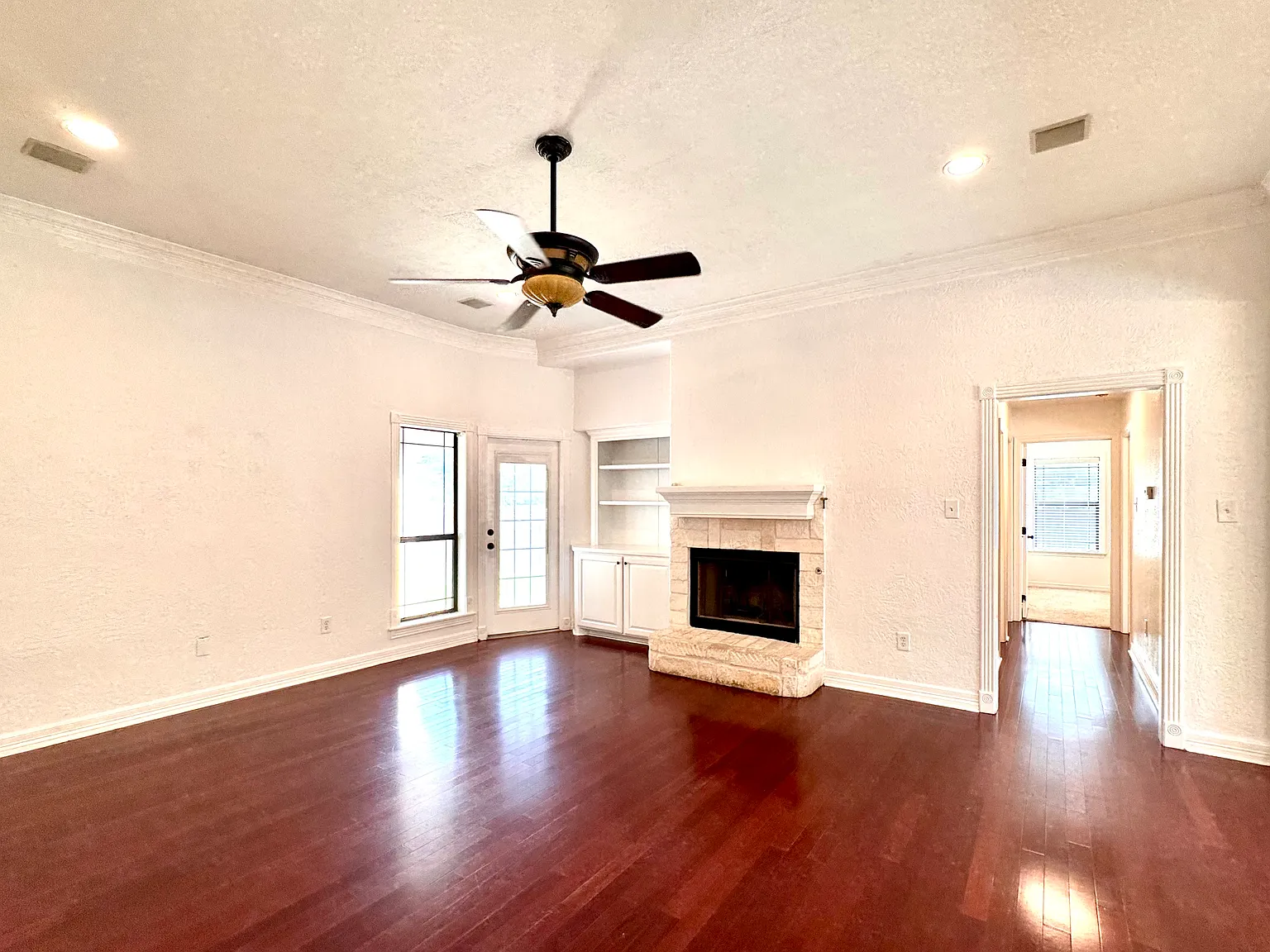 4 bed, 1743 sqft, $2,000 — Photo 4