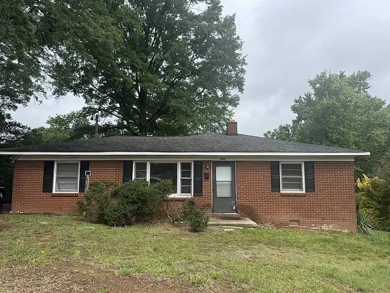 406 E Park Dr — Photo 1