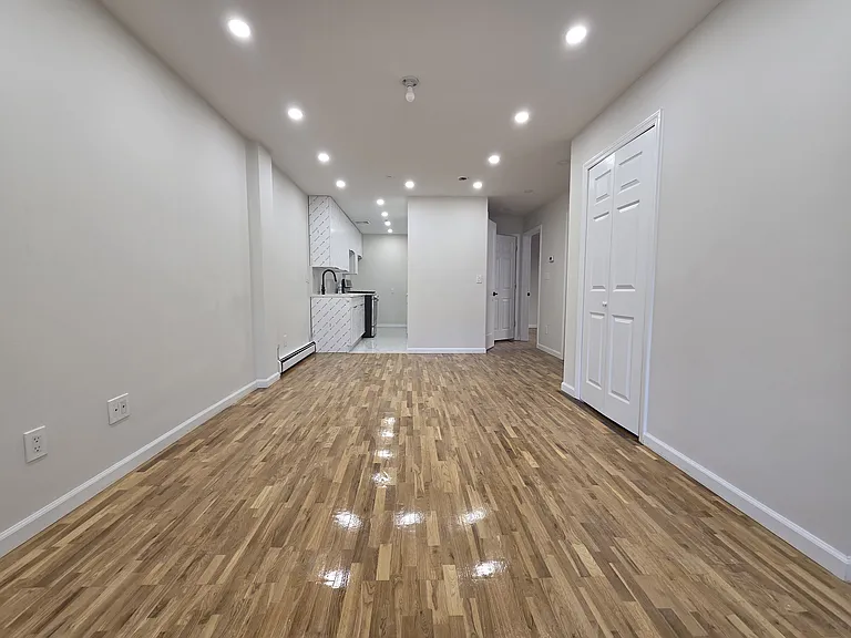 385 Vernon Ave #1D — Photo 5