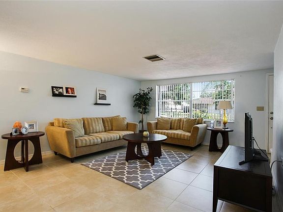 5th image of 5723 Greenwood Way
