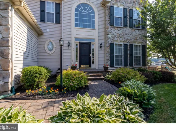 57 Allsmeer Dr, West Grove, PA 19390