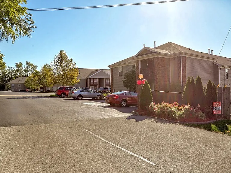Shelbyville Place — Photo 2