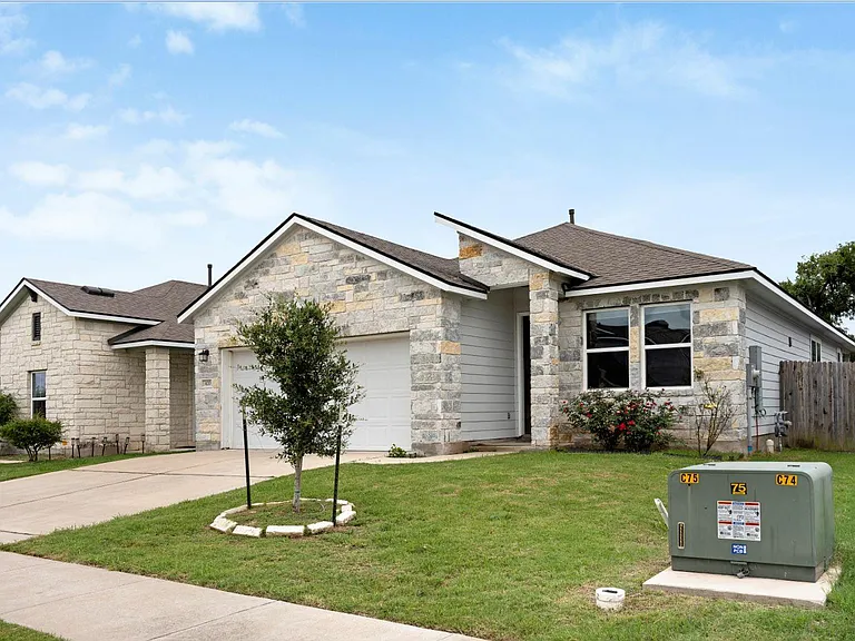 420 Winding Hollow Ln — Photo 2