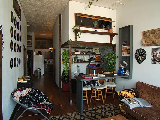 Rented by Joel Weisz, LREB | media 25