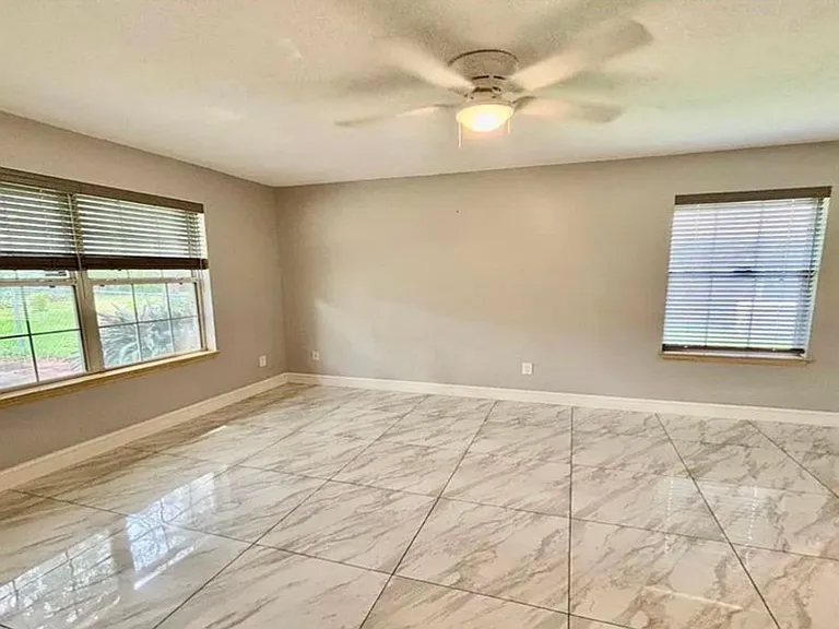 12 Regency Dr — Photo 7