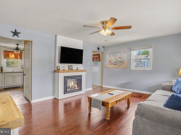4th image of 12 Essex Circle Dr