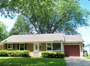 1318 Dakota Dr, Elgin, IL 60120