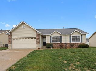 820 Pacific Crossing Dr, O'Fallon, IL 62269