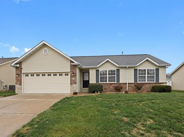 820 Pacific Crossing Dr, O'Fallon, IL 62269