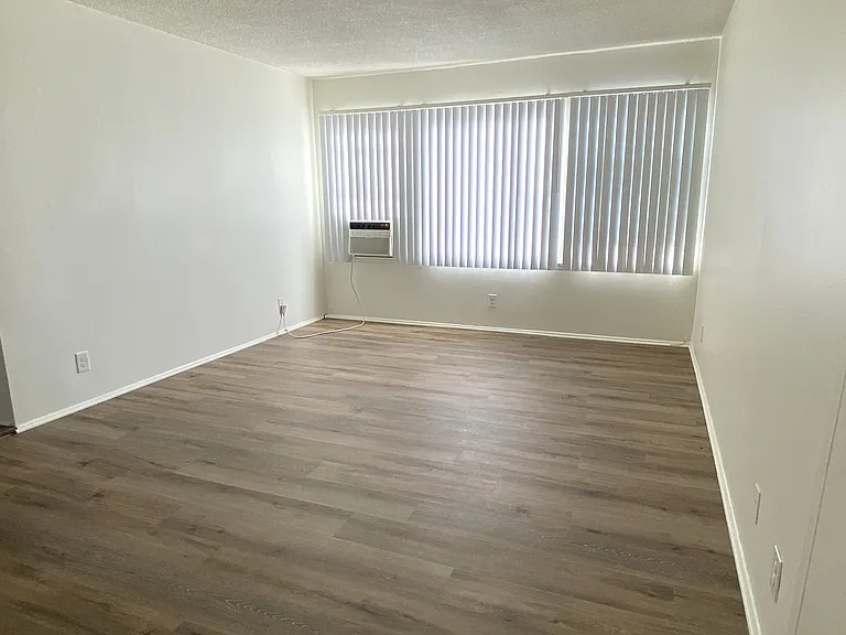Grismer Cove Apartments — Photo 14