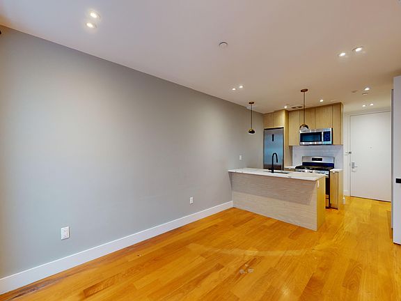 2nd image of 733 E 32nd St #Penthouse