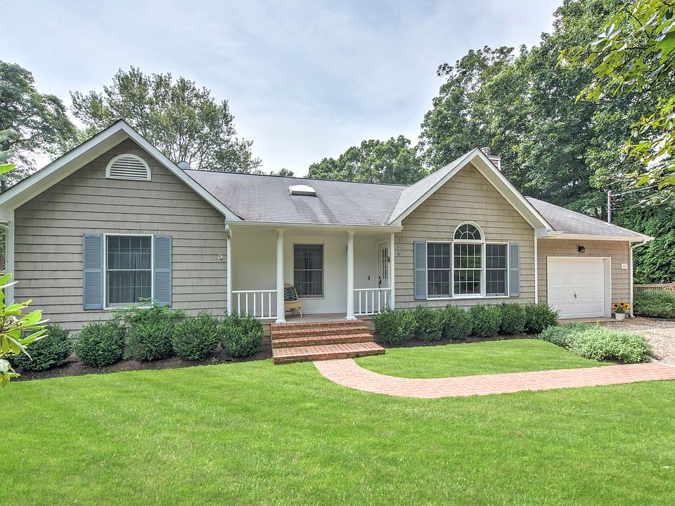 1st image of 46 Manor Ln S