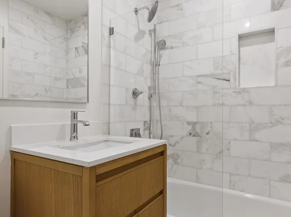 450 West 17th Street image 16 of 26