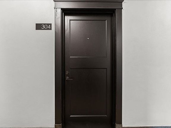 5th image of 4909 Lindenwood Ave APT 304