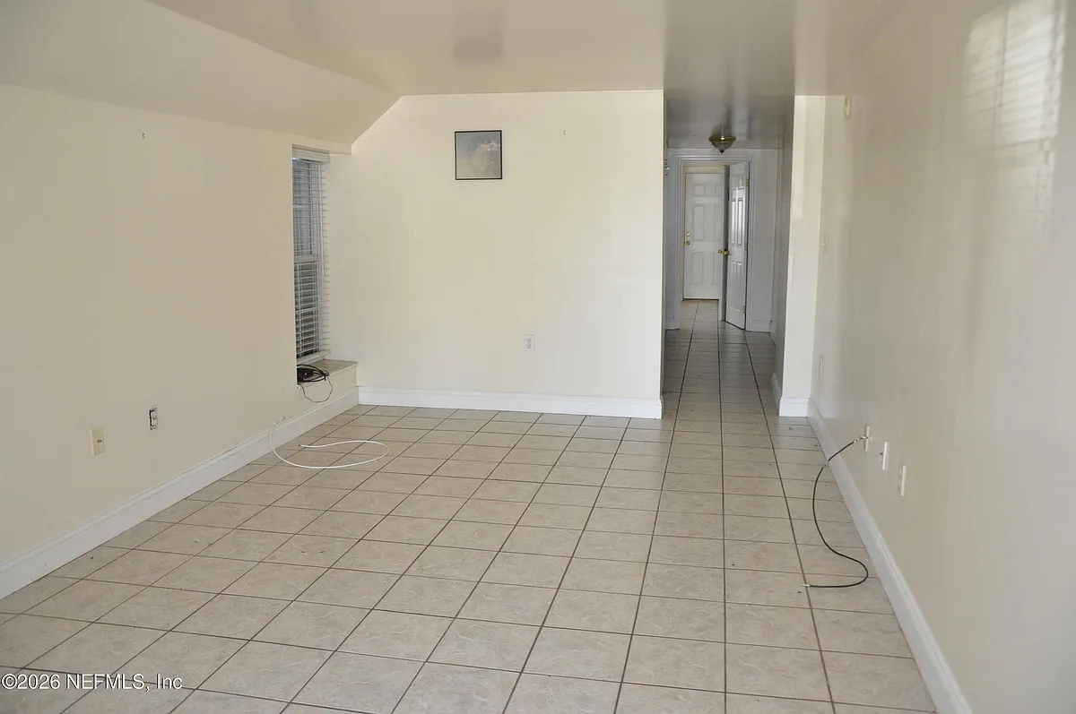 Building Photo - 127 7th Ave N #102