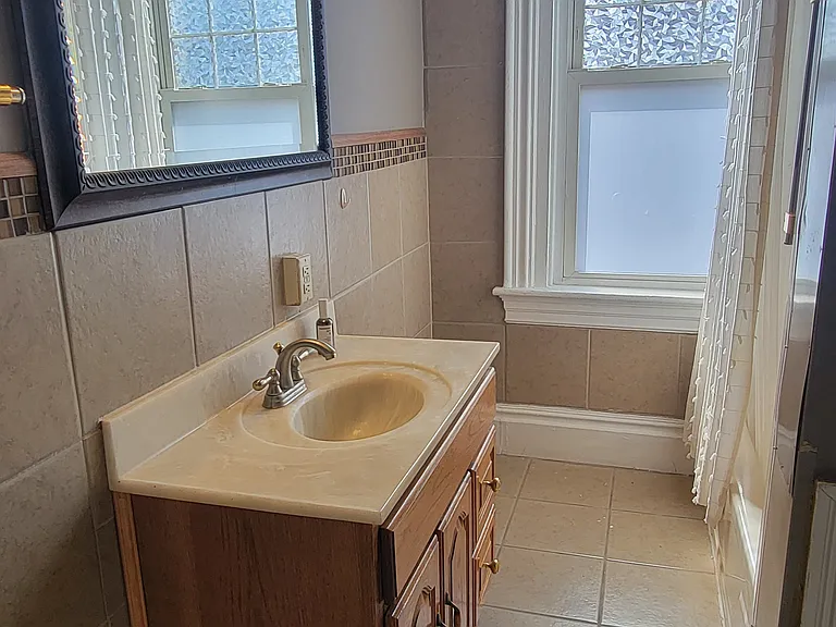 2323 Sarah St — Photo 26
