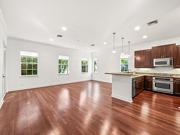 5th image of 1063 E Heritage Club Circle