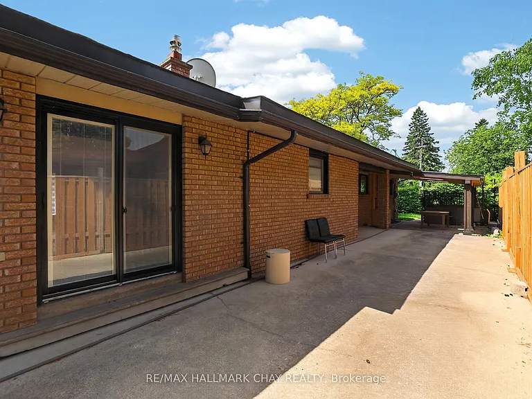 80 Beaumonde Heights Dr #UPPER — Photo 34