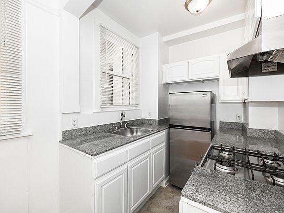 5th image of 1126 Bush St APT 203