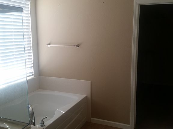 4th image of 726 Prosperity St
