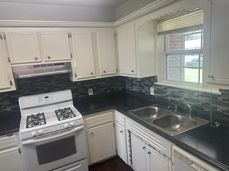 4800 Lisa Ln — Photo 8