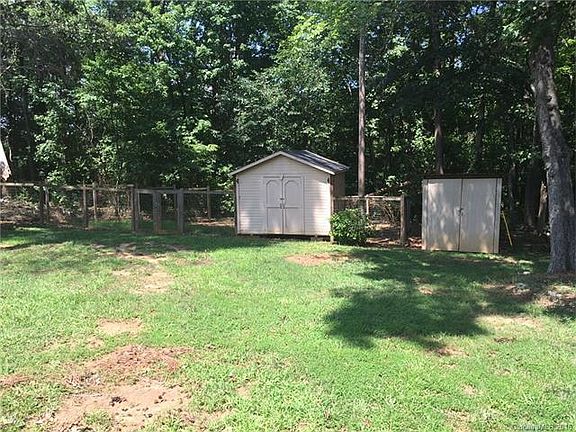 4th image of 398 Birchwood Dr