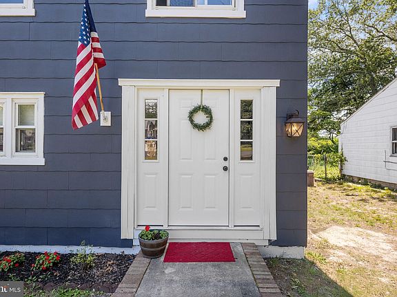 4th image of 216 Elizabeth Ave