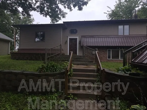 3216 Bowling St SW, Cedar Rapids, IA 52404