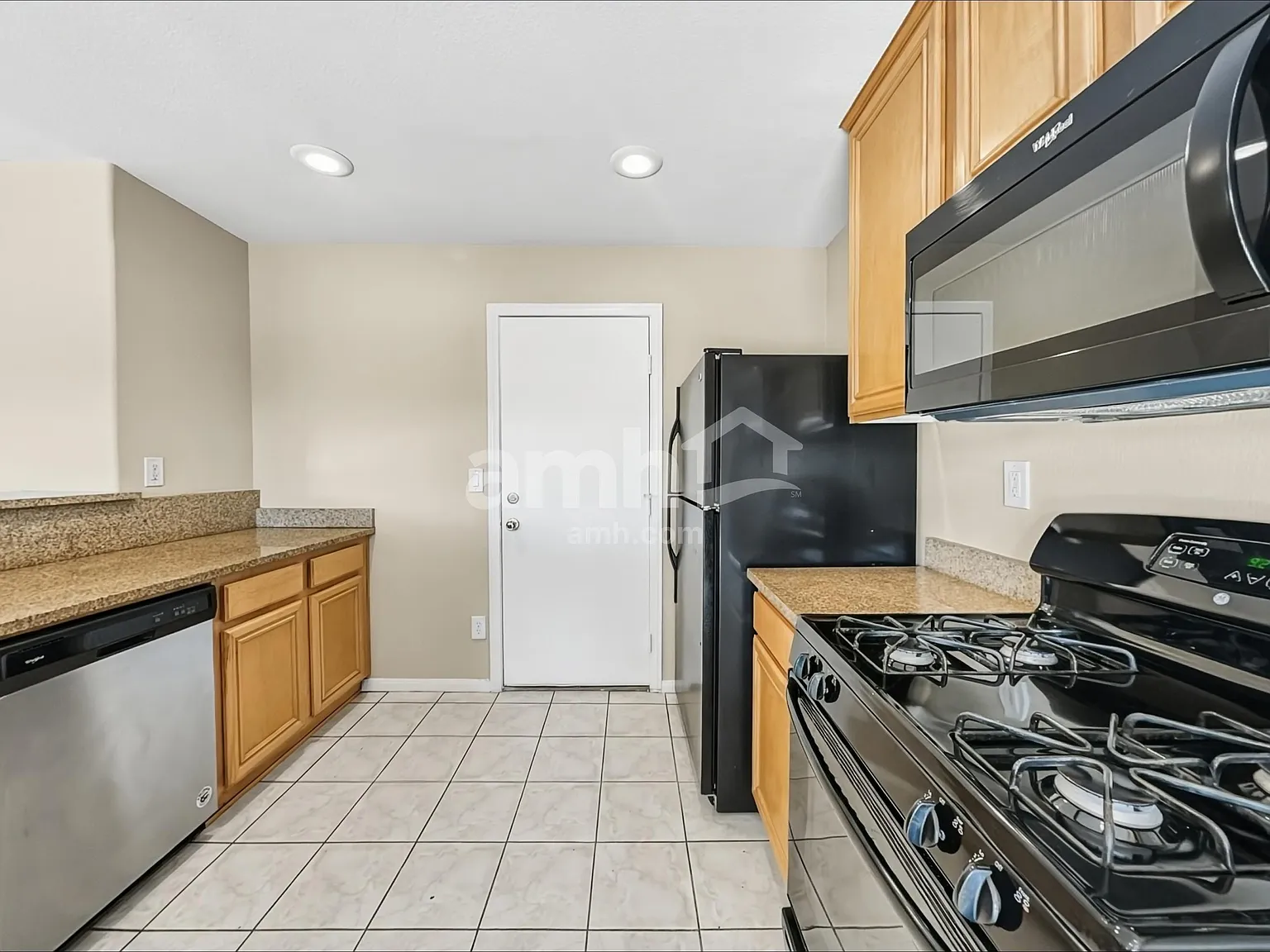 4 bed, 2.5 bath, 2543 sqft, $2,445 — Photo 3