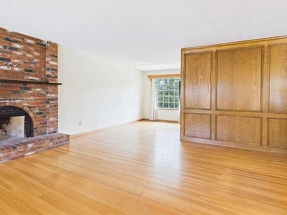 4th image of 5 SE Chisholm Cres NW
