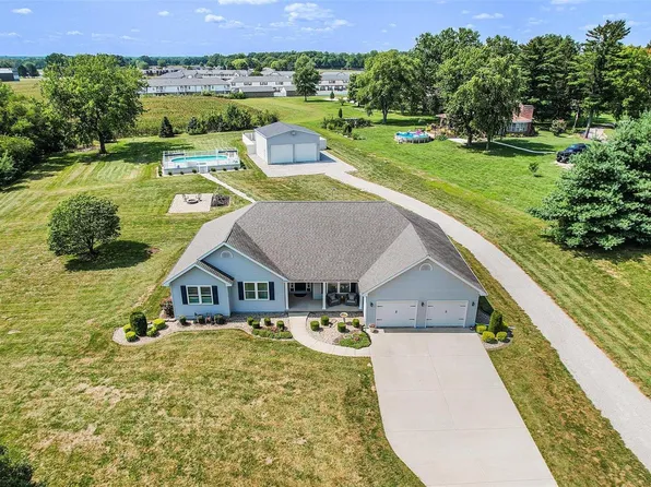 109 Greenbrier Ln, Bethalto, IL 62010