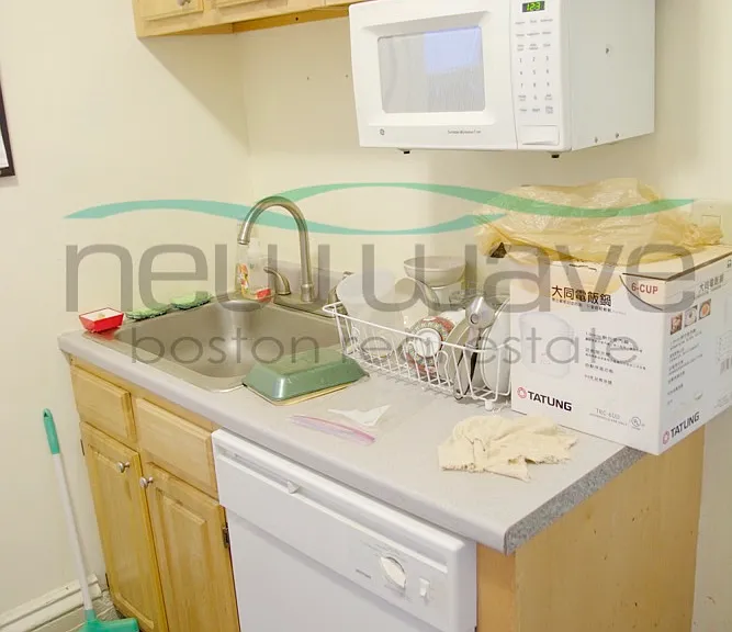 100 Queensberry St #6 — Photo 3