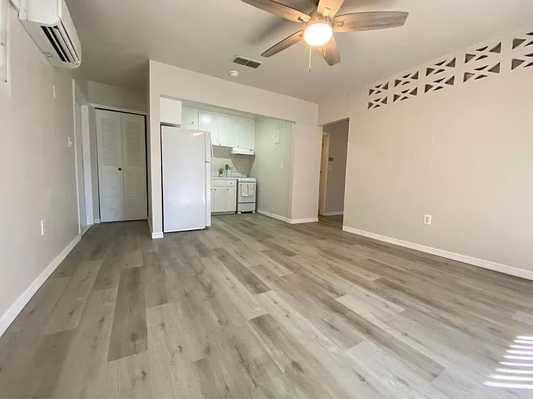 1820 NW 10th St — Photo 32