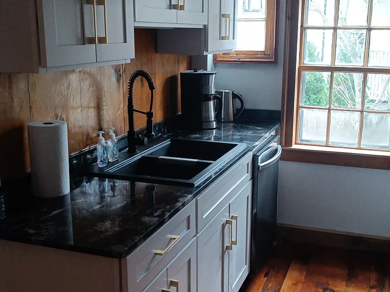 584 Hale St #2 — Photo 12