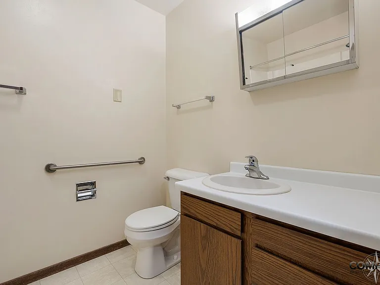 610 Gray St Apartments — Photo 55