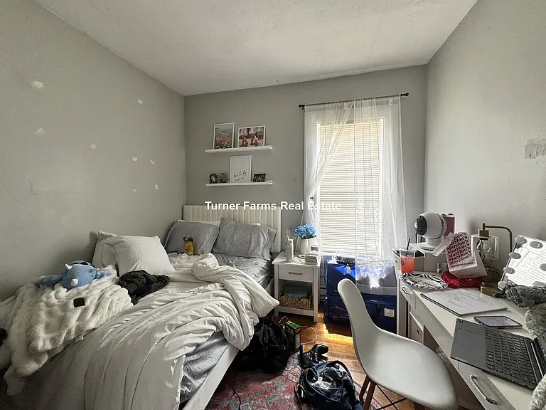 94 E Cottage St #3R — Photo 6