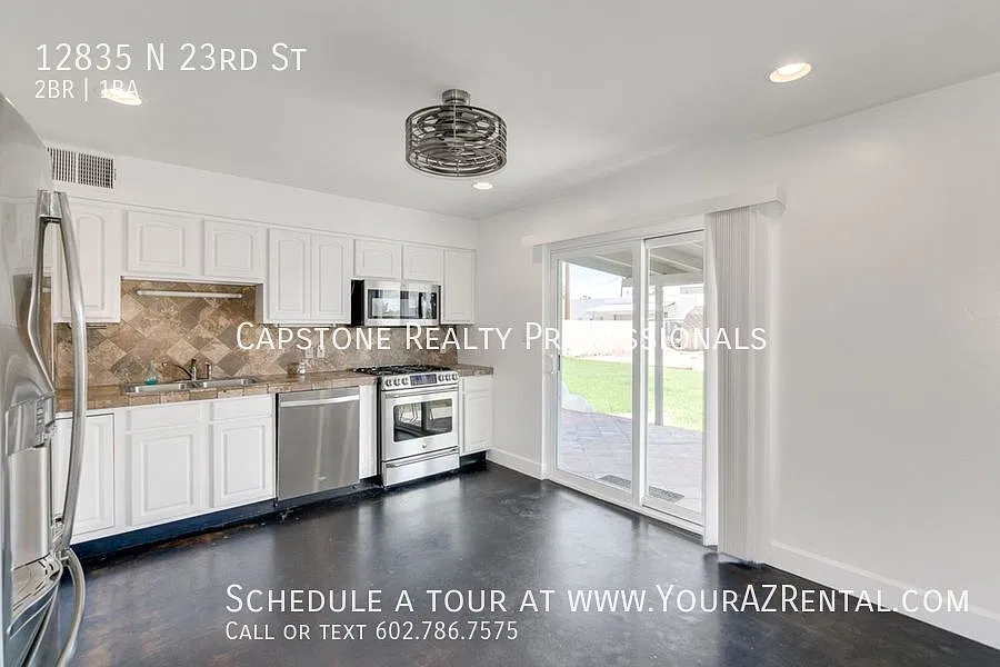 Gorgeous Remodeled Ranch style home in Phoenix on HUGE lot! — Photo 4