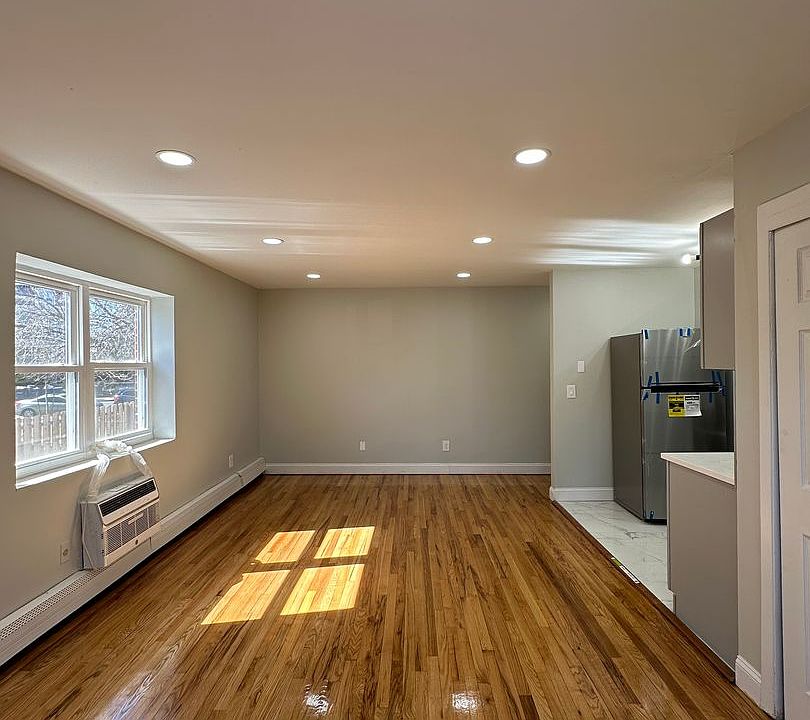 1st image of 346 Franklin Pl APT 4
