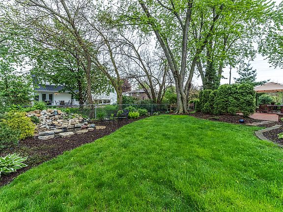 5th image of 440 Burr Oak Ct