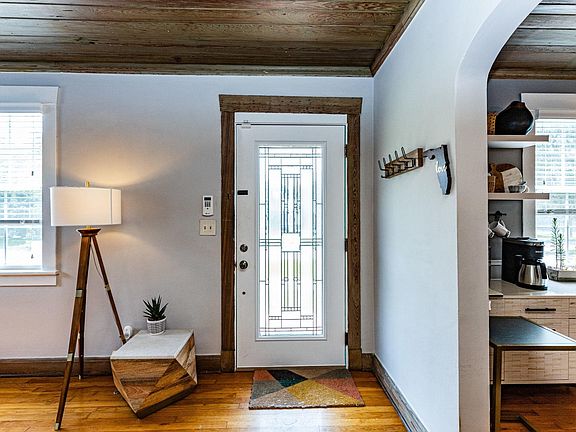 4th image of 3689 Walsh St