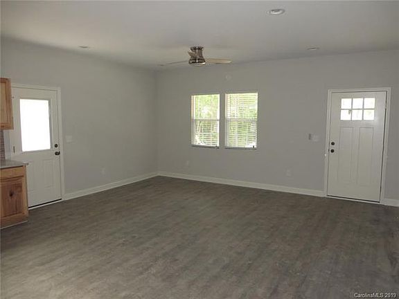 3rd image of 2033 Glen Manor Ct