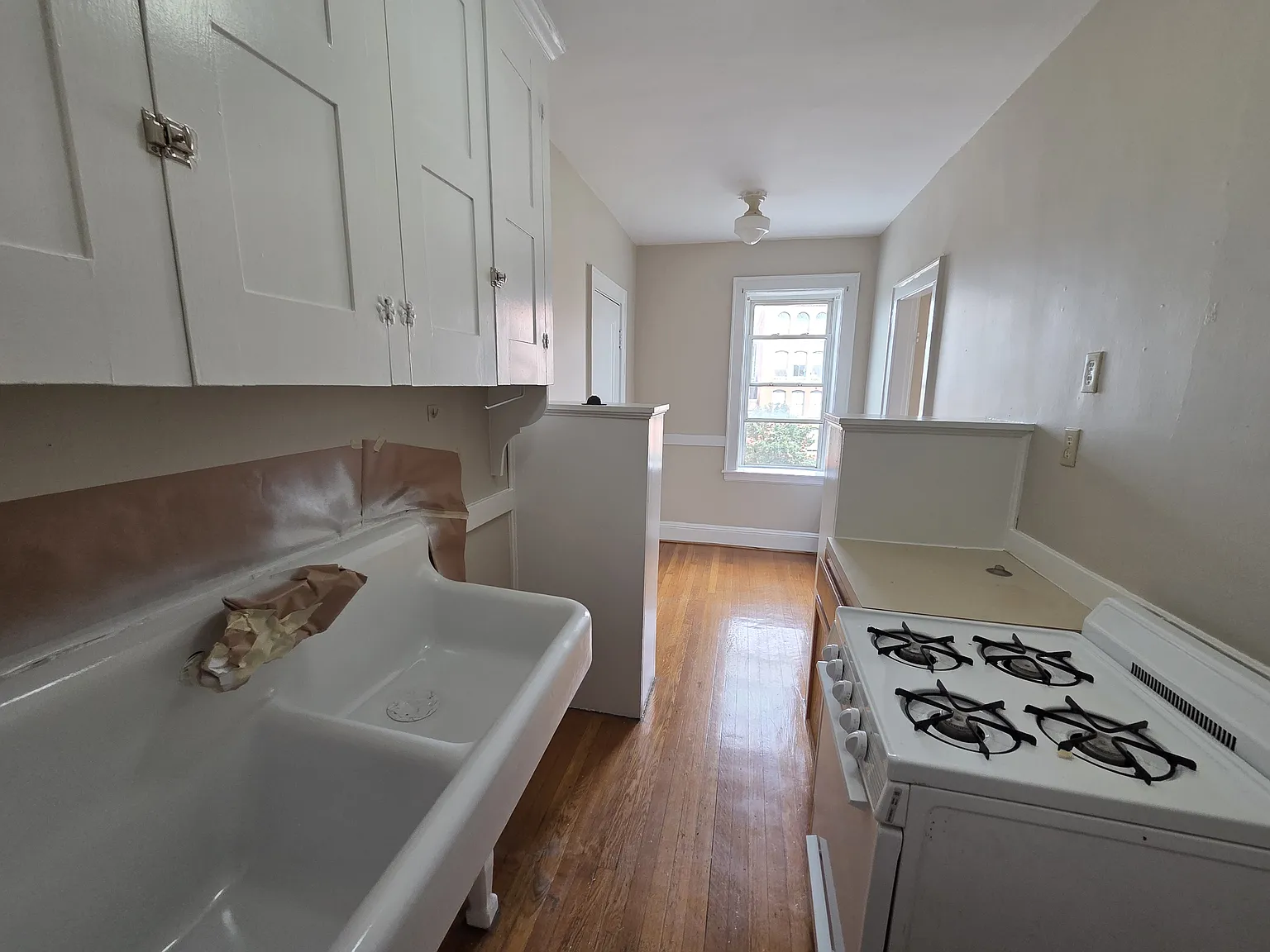 Studio, 580 sqft, $2,200 — Photo 4