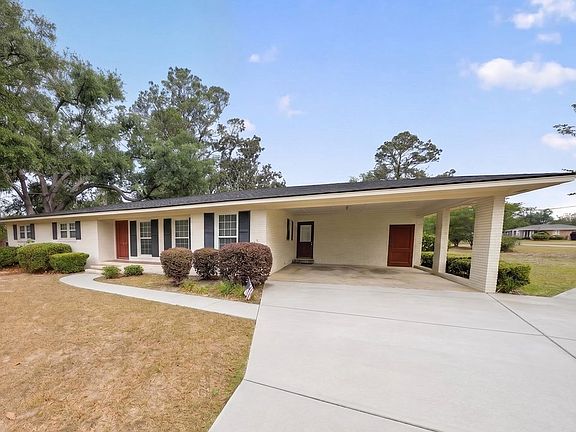 3rd image of 800 Tanglewood Dr