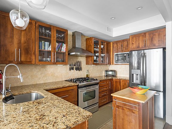 4th image of 446 17th St #1A