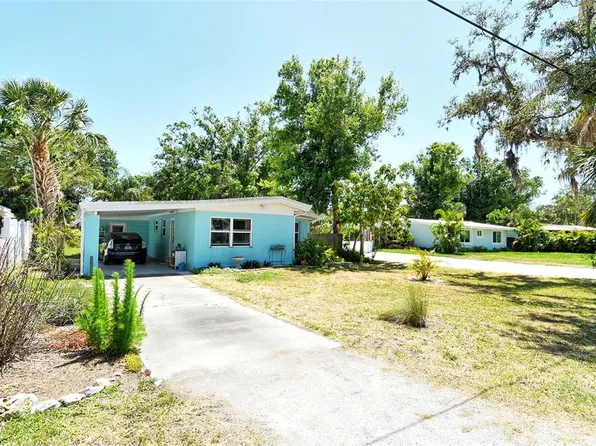 305 Palmetto Rd W, Nokomis, FL 34275